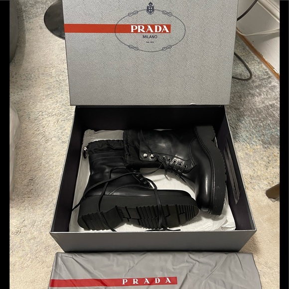 Like New Women‘s Size 6.5 Prada Leather Combat Boots With Drawstring Fasteners - Picture 4 of 12